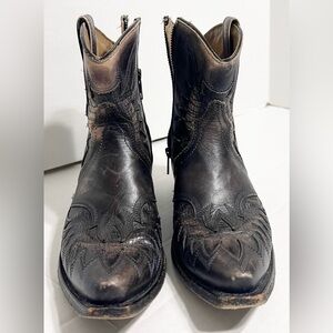 Ariat Vintage Distressed Black Brown Leather Ankle Boots Elevate your western